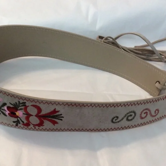 Embroidered Wide Fringe Belt - Picture 4 of 9